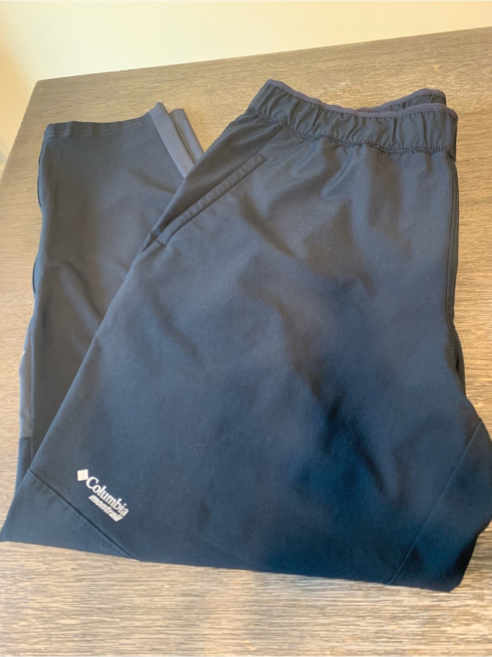 Super nice Columbia athletic pants! Bin 101